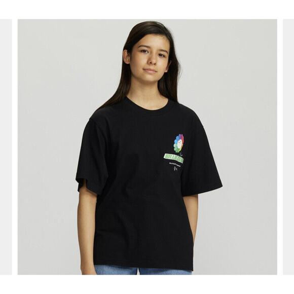 BILLIE EILISH BY TAKASHI MURAKAMI UNIQLO (T-SHIRT) Flower Womens NWT - Picture 3 of 3